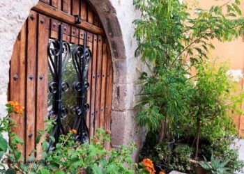 כשהרוח מלמעלה נושאת ריח של ים וקברים עתיקים – סגונטו מחכה