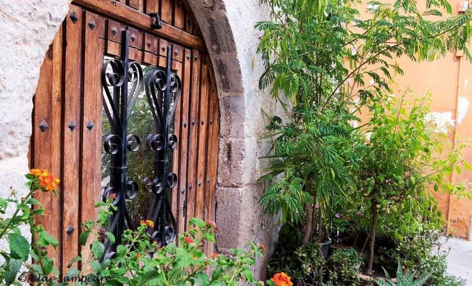 כשהרוח מלמעלה נושאת ריח של ים וקברים עתיקים – סגונטו מחכה