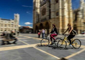 לאוֹן: ארכיאולוגיה, זיכרון ספרדי וטעמים בין חומות עתיקות