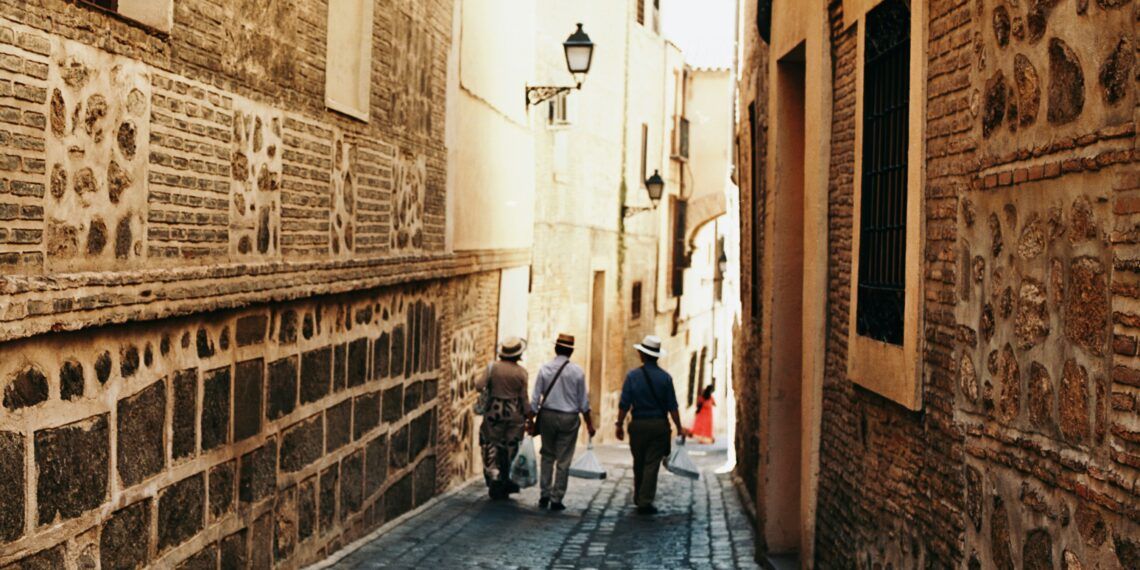 כשטולדו פותחת את הדלתות האפלות שלה