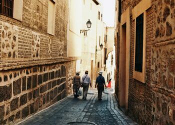 כשטולדו פותחת את הדלתות האפלות שלה